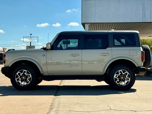 New 2025 Ford Bronco Outer Banks image 2