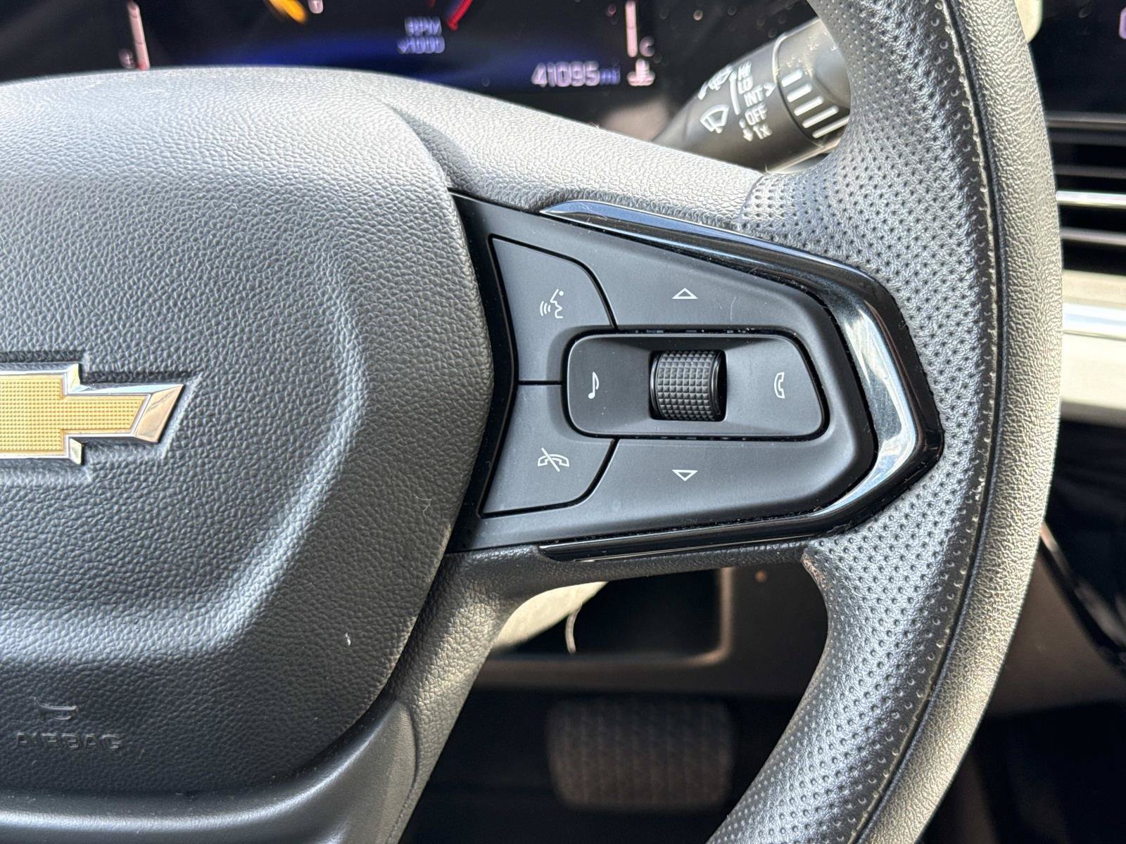 Used 2025 Chevrolet Trax LT FWD image 14
