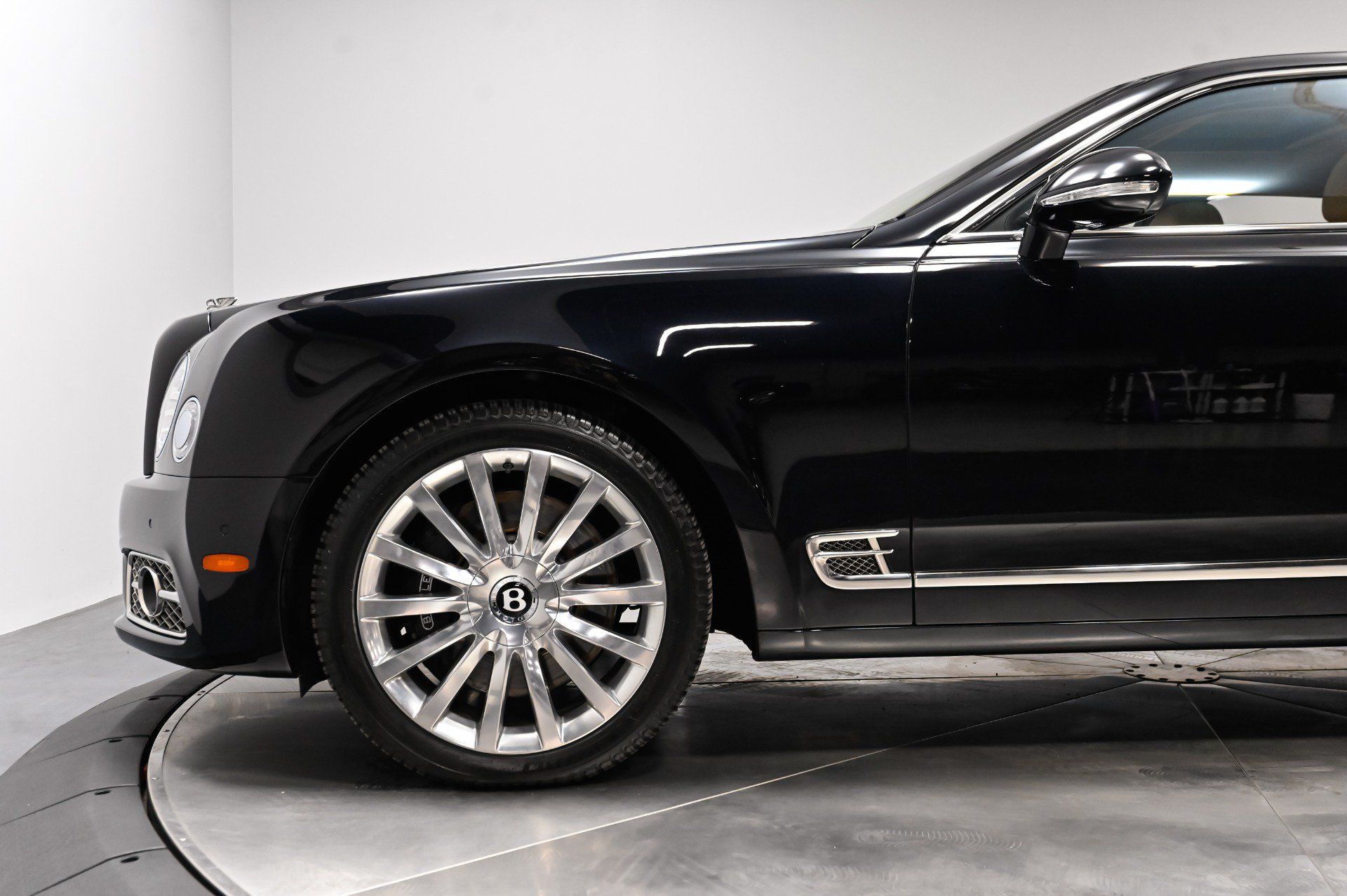 Used 2017 Bentley Mulsanne RWD image 23
