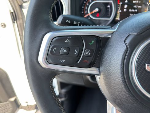 Used 2025 Jeep Wrangler Unlimited Sahara AWD/4WD image 15