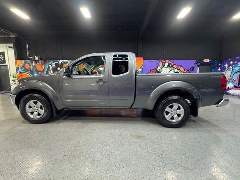 Used 2009 Nissan Frontier SE w/ SE Value Truck Pkg AWD/4WD image 2