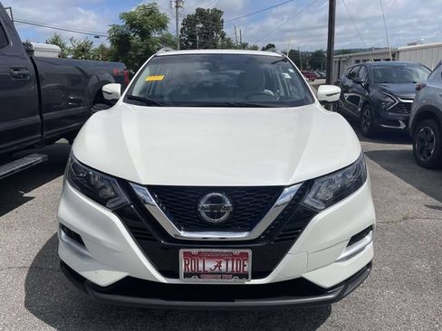 Used 2022 Nissan Rogue Sport SL FWD image 2