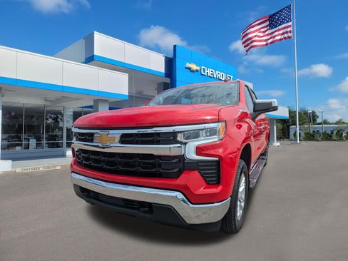 Used 2023 Chevrolet Silverado 1500 LT w/ Leather Package AWD/4WD image 7