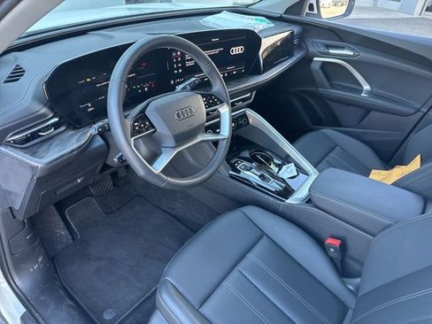 Used 2025 Audi Q5 2.0T Premium w/ Convenience Package image 9