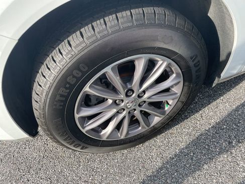 Used 2024 Buick Enclave Premium image 4