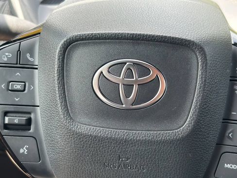 Used 2024 Toyota bZ4X AWD image 38