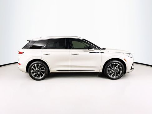 Used 2024 Lincoln Corsair Grand Touring image 2