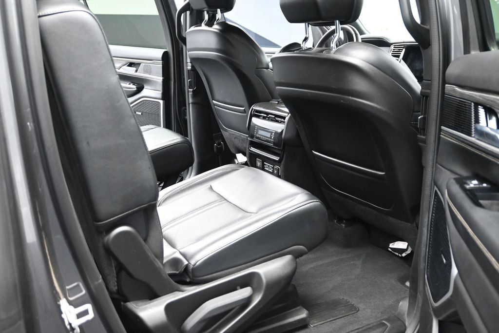 Used 2022 Jeep Wagoneer Series III w/ Flexible Seating Group AWD/4WD image 17