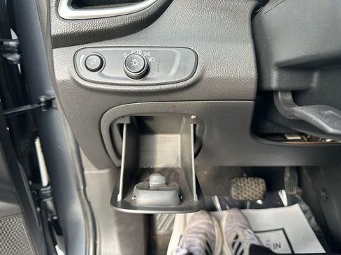 Used 2019 Chevrolet Trax LT w/ LT Convenience Package image 60