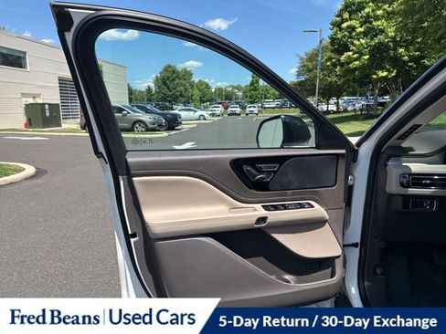 Used 2023 Lincoln Aviator AWD w/ Premium Package image 9