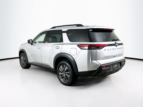 Used 2025 Nissan Pathfinder SV image 5
