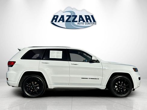 Used 2021 Jeep Grand Cherokee Laredo X image 2