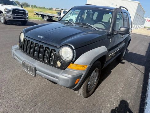 Used 2007 Jeep Liberty Sport AWD/4WD image 4