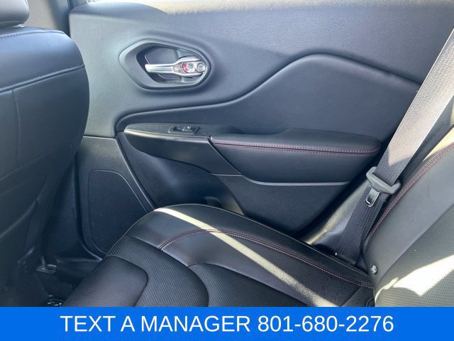 Used 2019 Jeep Cherokee Trailhawk AWD/4WD image 28