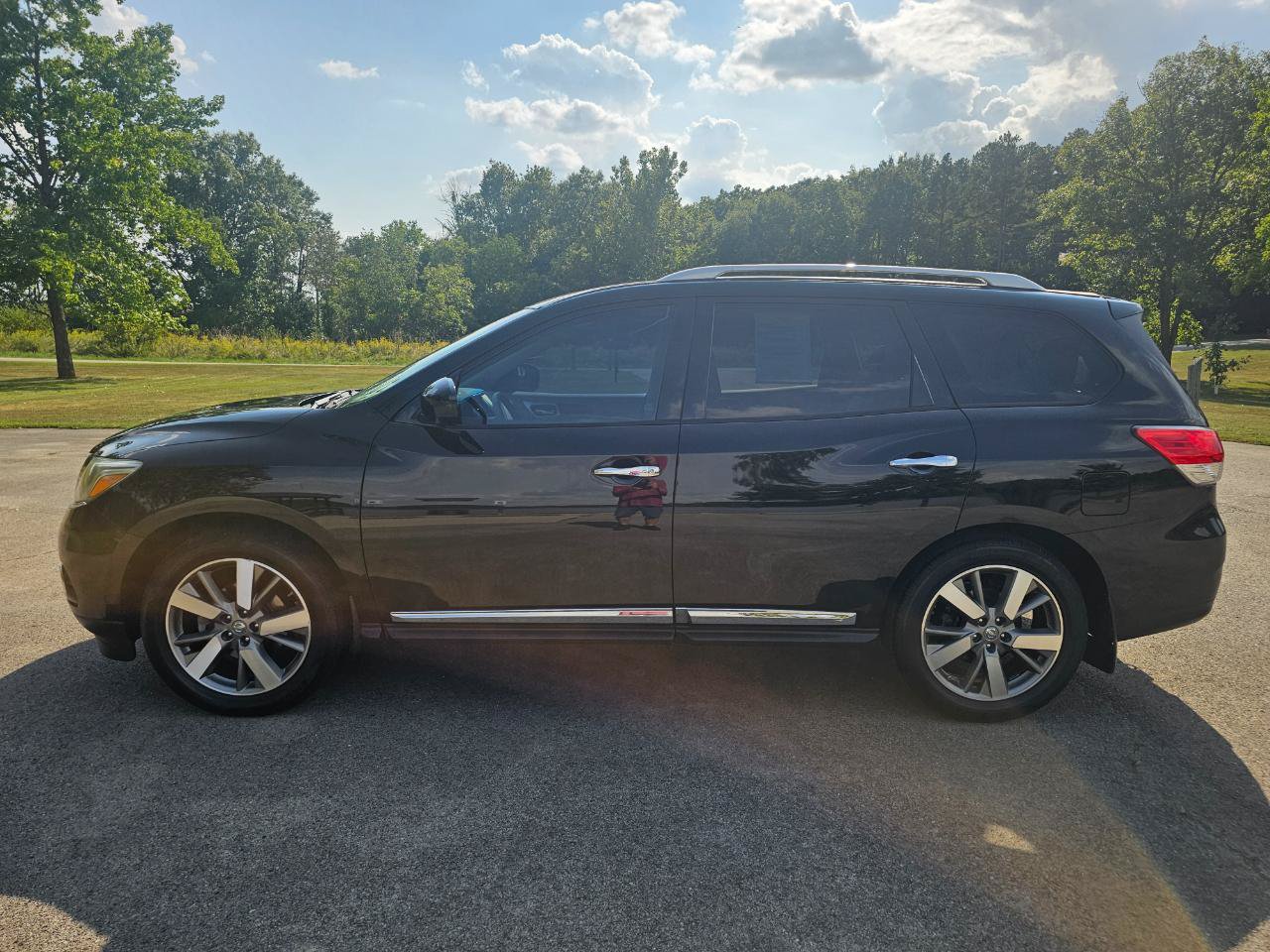 Used 2014 Nissan Pathfinder Platinum w/ Platinum Premium Package FWD image 9