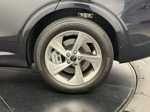 Used 2026 Genesis GV70 2.5T Select image 12