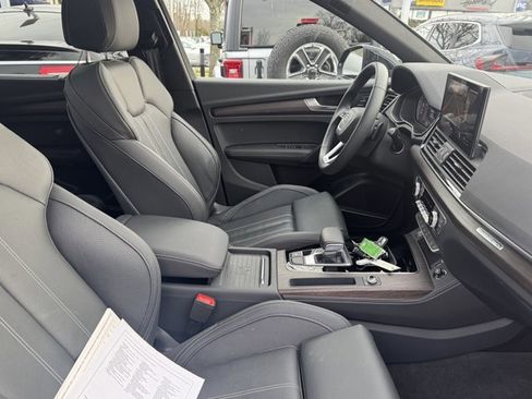 Certified 2025 Audi Q5 2.0T Premium w/ Convenience Plus Package image 30