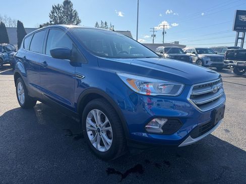 Used 2017 Ford Escape SE w/ SE Cold Weather Package image 9