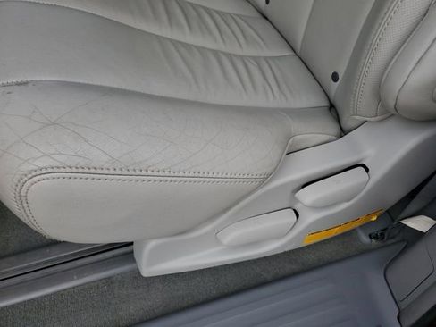 Used 2014 Toyota Sienna XLE image 15