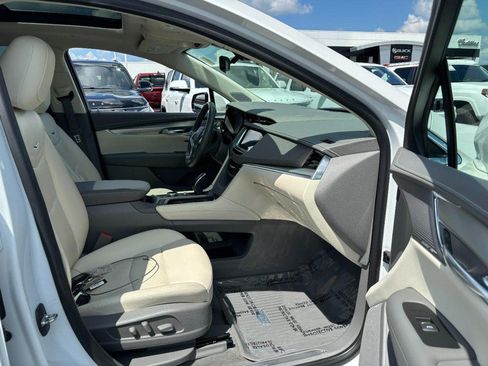 Used 2023 Cadillac XT5 Premium Luxury w/ Technology Package AWD/4WD image 11