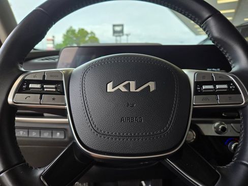 Used 2025 Kia Telluride S FWD image 28