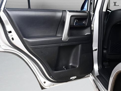 Used 2019 Toyota 4Runner Limited image 11