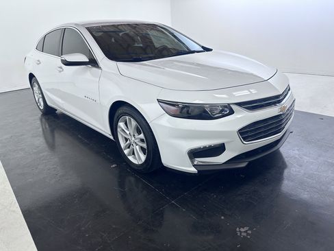 Used 2016 Chevrolet Malibu LT image 2
