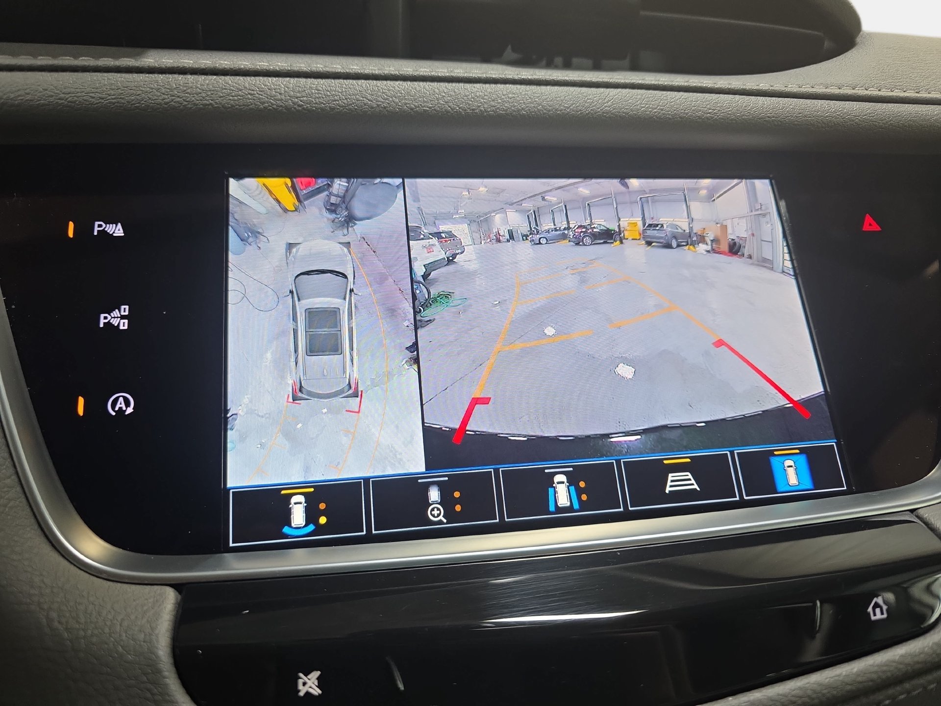 Used 2023 Cadillac XT5 Premium Luxury w/ Technology Package AWD/4WD image 23