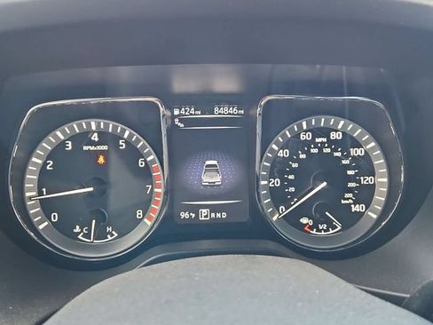 Used 2018 Nissan Titan SV w/ SV Convenience Package RWD image 15