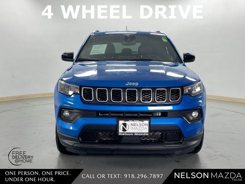 Used 2025 Jeep Compass Latitude image 2