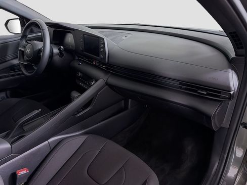 Used 2025 Hyundai Elantra Sport FWD image 28