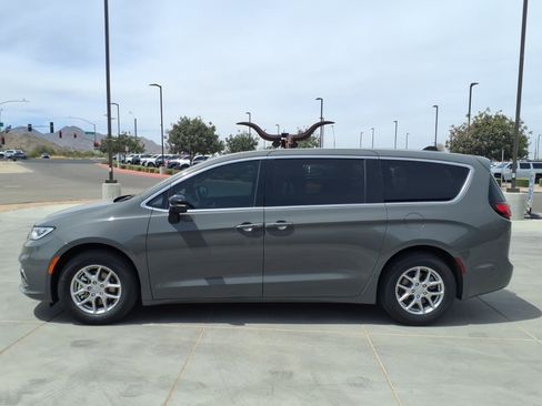 New 2025 Chrysler Pacifica Select image 3