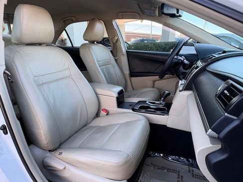 Used 2012 Toyota Camry L image 12