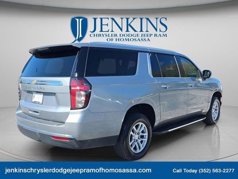 Used 2024 Chevrolet Suburban LT AWD/4WD image 3