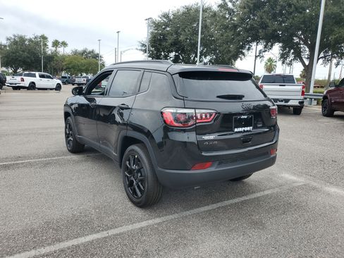 New 2026 Jeep Compass Latitude image 3