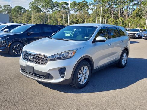 Used 2020 Kia Sorento AWD V6 image 3