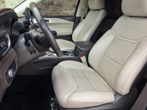 Used 2020 Ford Explorer Platinum w/ Premium Technology Package AWD/4WD image 13