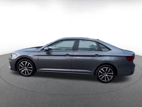 Used 2025 Volkswagen Jetta SE image 10