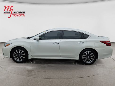 Used 2017 Nissan Altima 2.5 SV FWD image 9