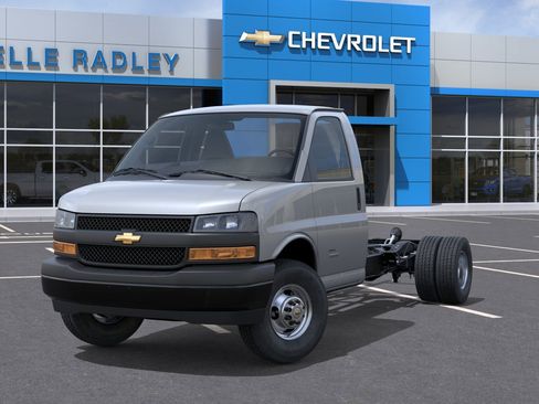 New 2026 Chevrolet Express 4500 RWD image 6