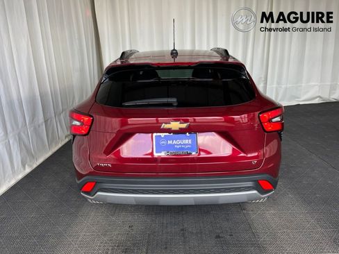 Used 2024 Chevrolet Trax LT FWD image 27