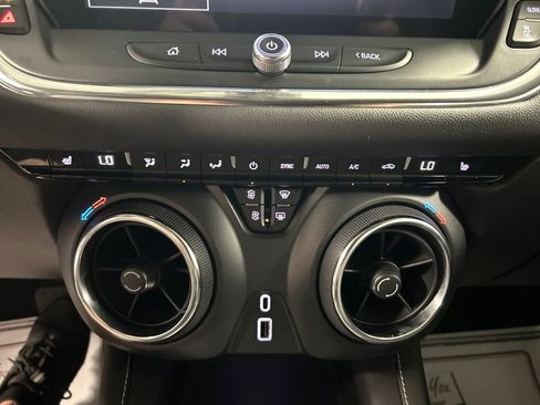 Used 2025 Chevrolet Blazer LT FWD image 19