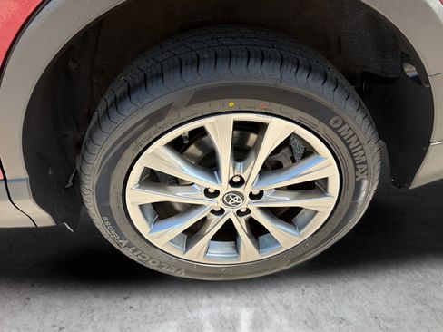 Used 2018 Toyota RAV4 Limited FWD image 49