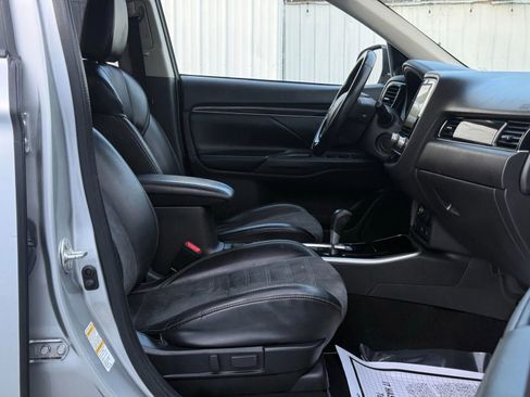 Used 2020 Mitsubishi Outlander SE FWD image 19