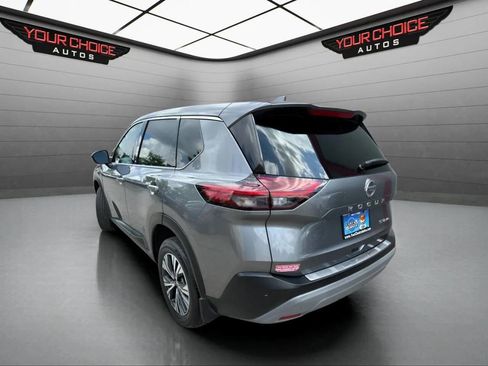 Used 2021 Nissan Rogue SV image 3