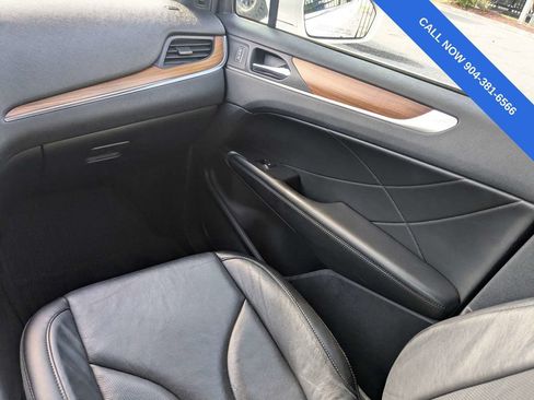 Used 2019 Lincoln MKC Reserve w/ MKC Climate Package FWD image 18