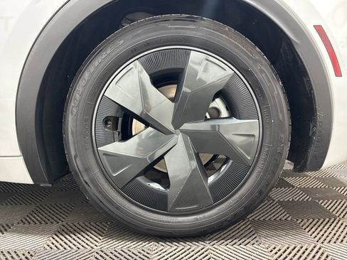 Used 2025 Toyota Prius Plug-In Hybrid FWD image 34