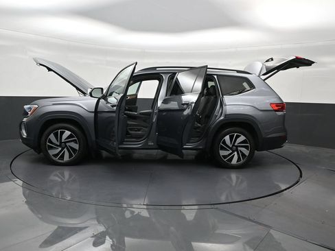 Used 2024 Volkswagen Atlas SE FWD image 33