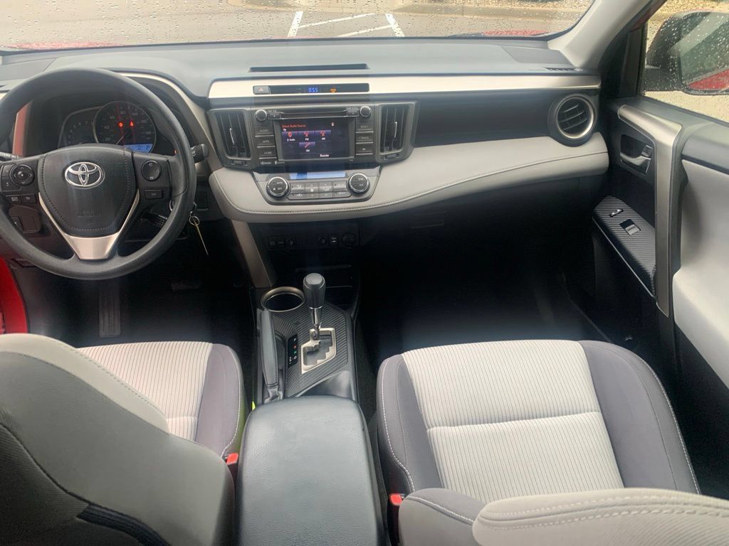 Used 2015 Toyota RAV4 XLE AWD/4WD image 10