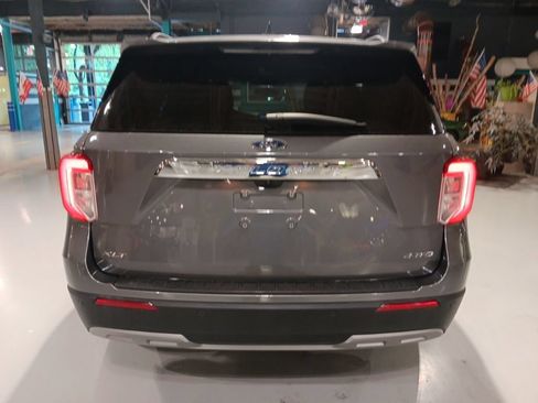 Used 2023 Ford Explorer XLT w/ Equipment Group 202A AWD/4WD image 10